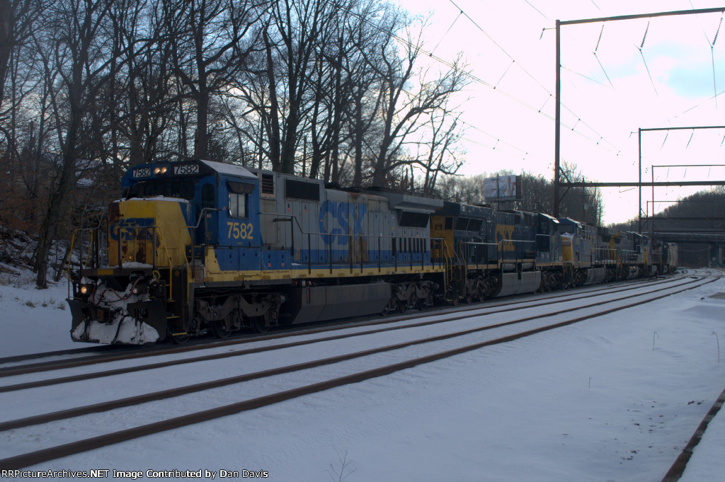 CSX C40-8 7582 leads Q418-18